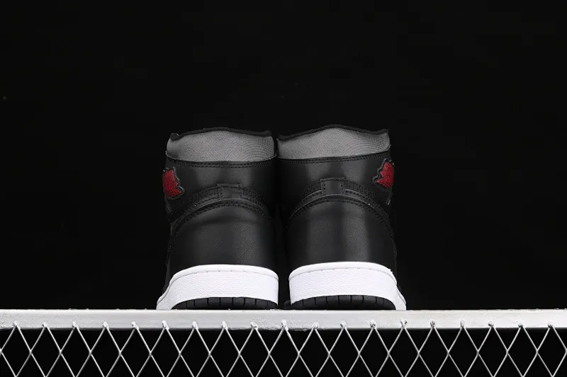 All categories Air Jordan Jordan series basketball shoes Air Jordan 1 High Air Jordan 1 Retro High OG AJ1 Joe 1 black and red silk high-top basketball shoes 555088-060